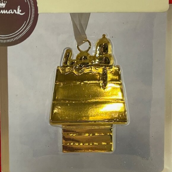 Peanuts Snoopy On Top of Doghouse Gold Christmas Tree Ornament 1.5"x2.5" NEW - Picture 2 of 9
